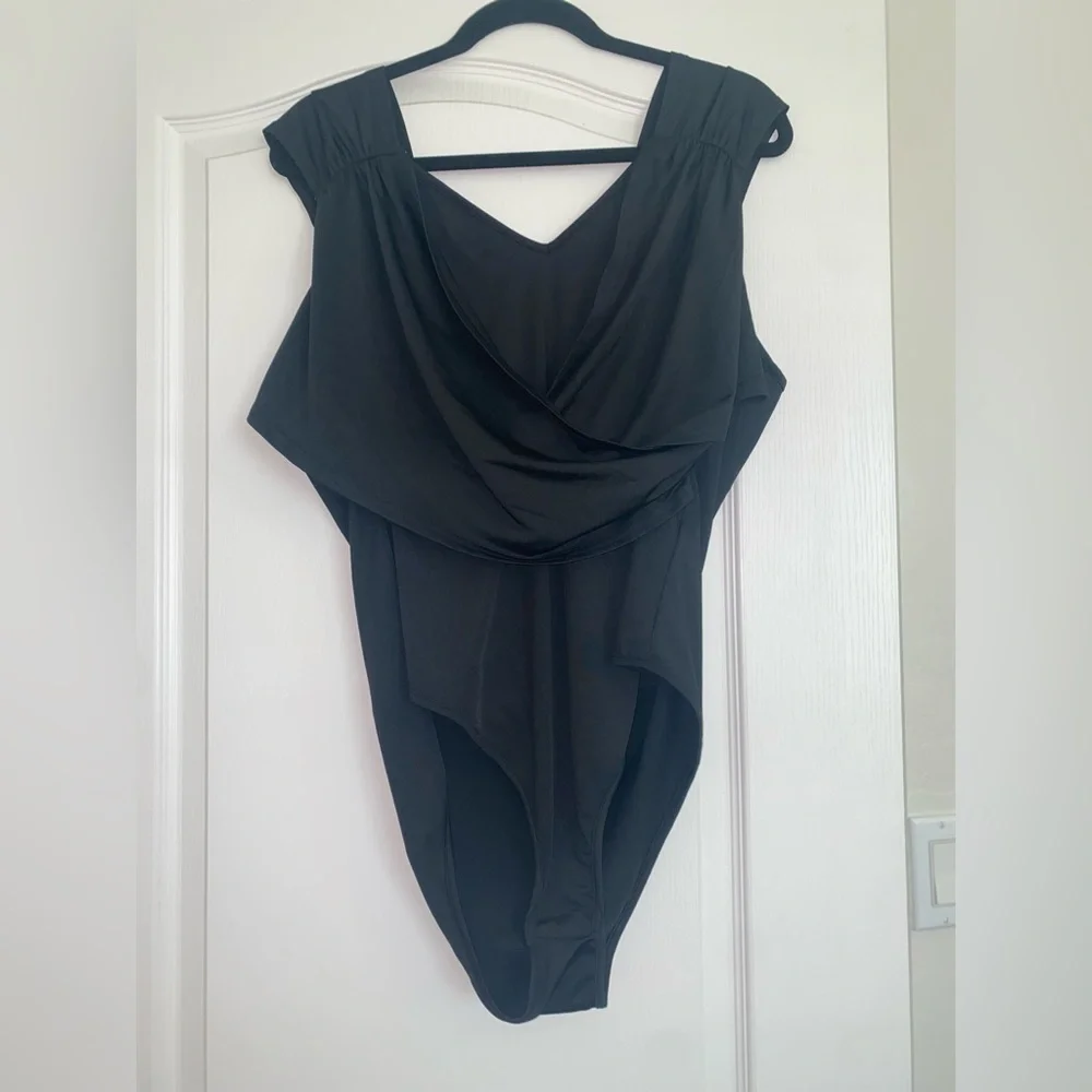 SHEIN Privé Plus Off Shoulder Ruched Side Wrap Cross Bodysuit - Picture 3 of 5